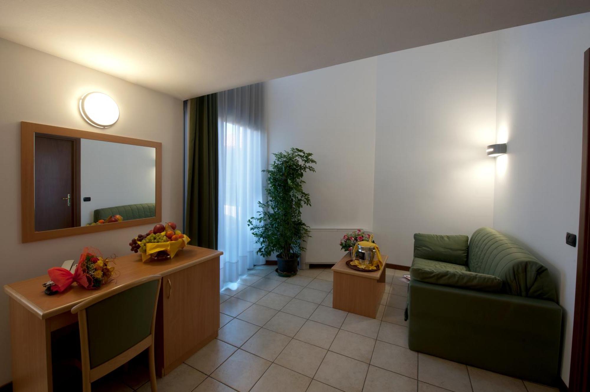 Hotel Roma Cassano Magnago Екстер'єр фото