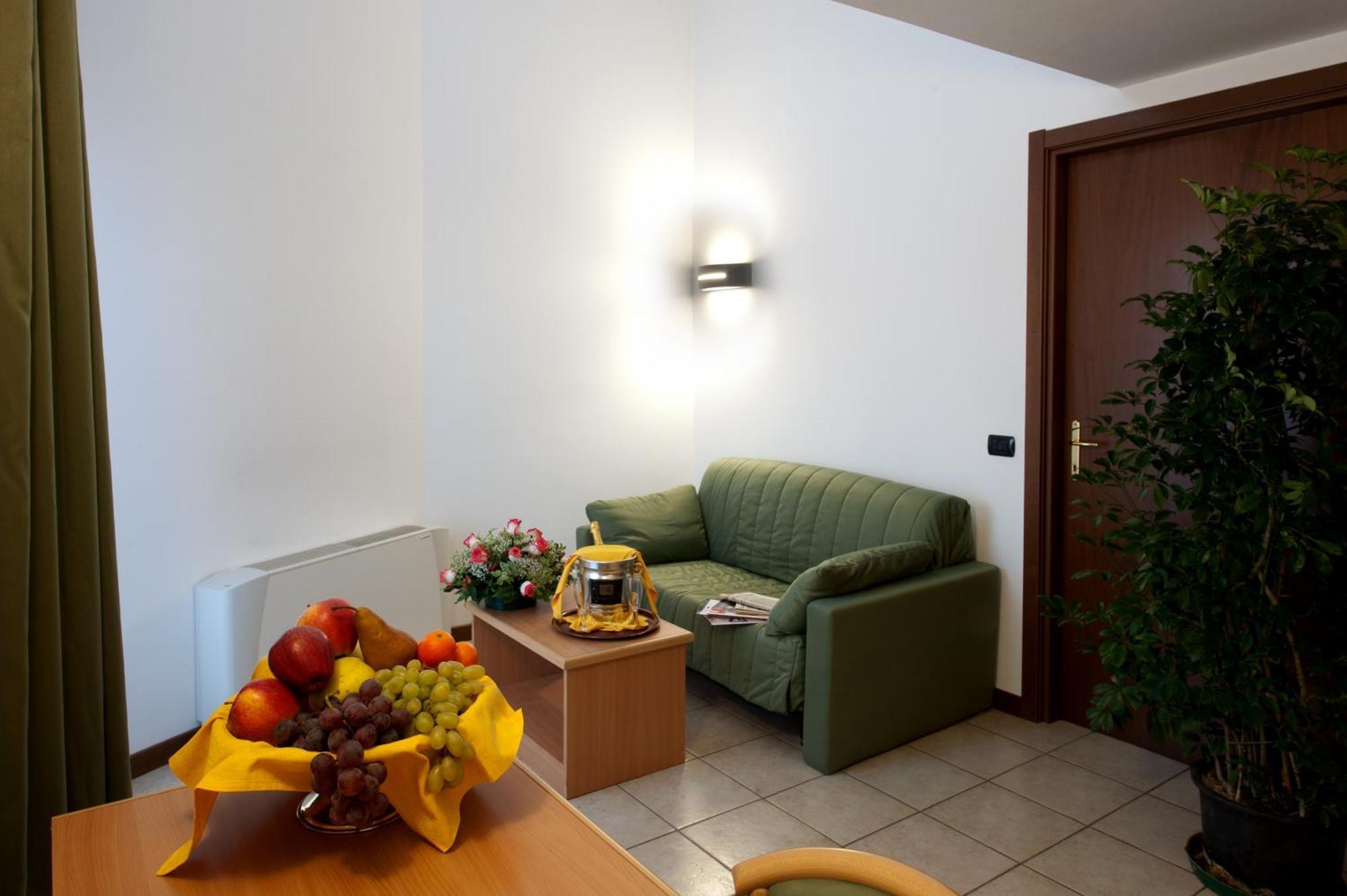 Hotel Roma Cassano Magnago Екстер'єр фото