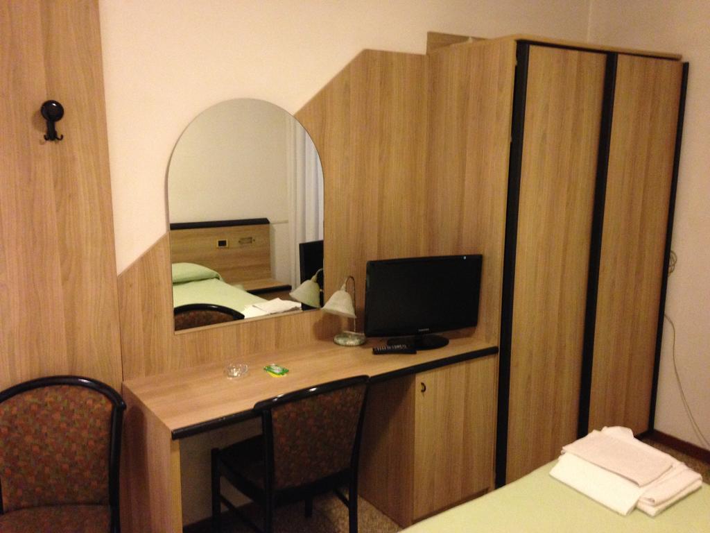 Hotel Roma Cassano Magnago Екстер'єр фото