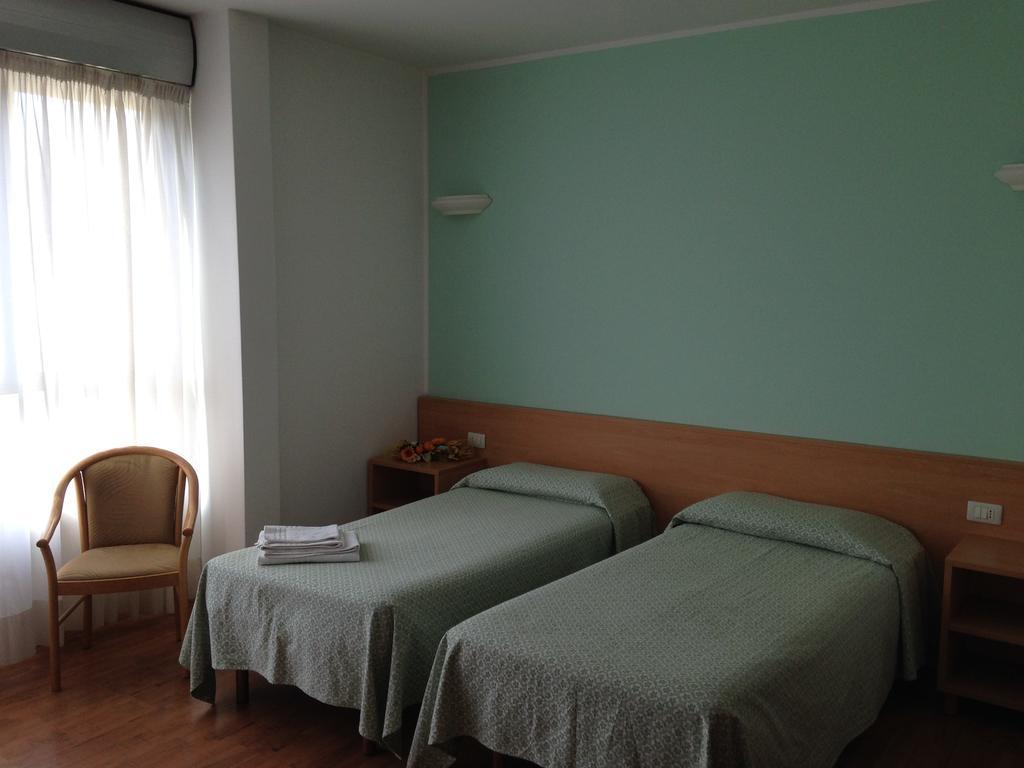 Hotel Roma Cassano Magnago Екстер'єр фото