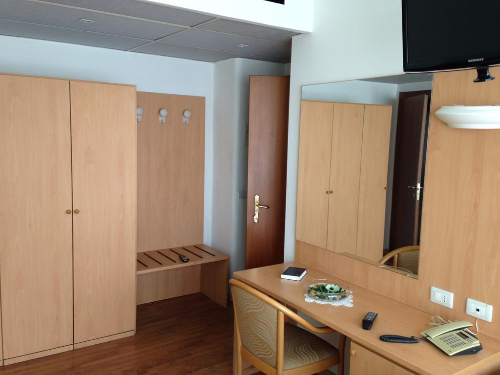 Hotel Roma Cassano Magnago Екстер'єр фото